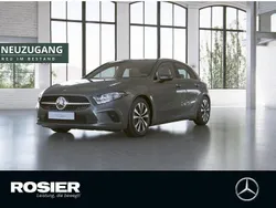 Grau / mountaingrau (metallic) Gebraucht 2023 Mercedes A200 Style Limousine | 26.890 € (Fairer Preis)