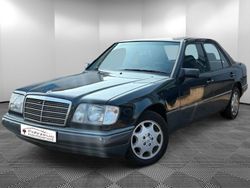 Schwarz Gebraucht 1993 Mercedes E300 Limousine | 7.960 €