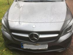 Grau Gebraucht 2013 Mercedes CLA180 Limousine | 13.000 € (Guter Preis)