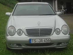 Silber Gebraucht 2001 Mercedes E240 Elegance Limousine | 2.800 € (Guter Preis)