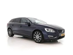 Blau Gebraucht 2015 Volvo V60 Summum Kombi | 9.945 € (Superpreis)
