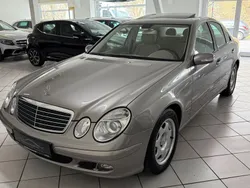 Silber Gebraucht 2005 Mercedes E200 Limousine | 9.900 €