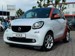 Kristallweiß & lava orange Gebraucht 2016 Smart ForTwo Coupé Coupé | 12.990 € (Fairer Preis)