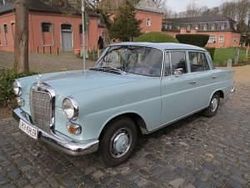 Blau Gebraucht 1966 Mercedes 200 Limousine | 29.800 €