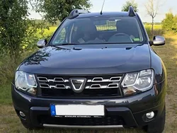 Grau Gebraucht 2017 Dacia Duster Lauréate SUV | 7.990 € (Guter Preis)