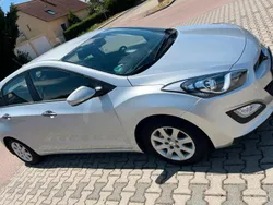 Silber Gebraucht 2012 Hyundai i30 Kleinwagen | 6.800 €