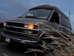 Gold Gebraucht 2001 Chevrolet Express Van / Kleinbus | 7.500 €