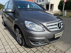 Grau Gebraucht 2010 Mercedes B200 Van / Kleinbus | 6.290 € (Fairer Preis)