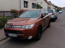 Braun Gebraucht 2012 Mitsubishi Outlander Instyle SUV | 7.250 € (Fairer Preis)