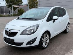 Weiß Gebraucht 2012 Opel Meriva Design Edition Van / Kleinbus | 2.499 € (Superpreis)