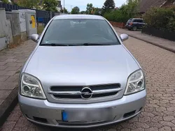 Grau Gebraucht 2004 Opel Vectra Limousine | 1.650 €
