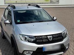 Silber Gebraucht 2018 Dacia Sandero Celebration Kleinwagen | 10.900 € (Etwas zu teuer)