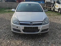 Grau Gebraucht 2004 Opel Astra Kleinwagen | 2.400 € (Fairer Preis)