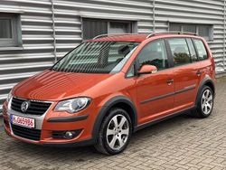Rot Gebraucht 2008 VW Touran Cross Van / Kleinbus | 7.490 € (Fairer Preis)
