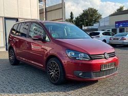 Rot Gebraucht 2013 VW Touran Life Van / Kleinbus | 10.800 € (Fairer Preis)
