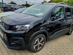Lackierung schwarz perla nera/ Gebraucht 2022 Peugeot e-Rifter Allure GT-Line Van / Kleinbus | 19.910 € (Fairer Preis)