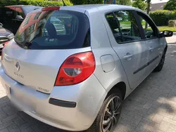 Silber Gebraucht 2006 Renault Clio II Kleinwagen | 1.100 €