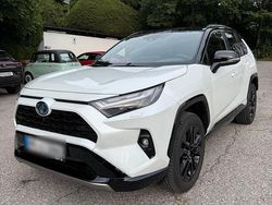 Weiß Gebraucht 2024 Toyota RAV4 Hybrid Style SUV | 40.990 € (Fairer Preis)