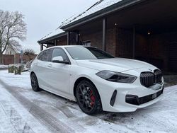 Weiß Gebraucht 2023 BMW 118 M Sport Kleinwagen | 28.500 € (Fairer Preis)