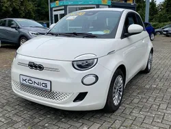 Weiß Gebraucht 2023 Fiat 500e Kleinwagen | 24.230 € (Etwas zu teuer)
