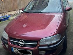 Rot Gebraucht 1995 Opel Omega Limousine | 699 €