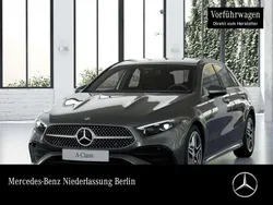 Grau Gebraucht 2025 Mercedes A200 AMG Limousine | 41.500 €