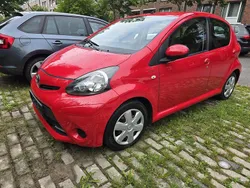 Rot Gebraucht 2013 Toyota Aygo Kleinwagen | 3.550 € (Guter Preis)