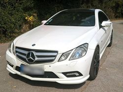 Weiß Gebraucht 2009 Mercedes E350 AMG Coupé | 10.999 €