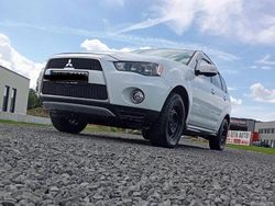 Weiß Gebraucht 2012 Mitsubishi Outlander SUV | 11.900 €
