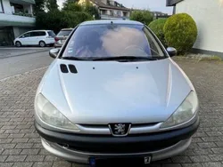 Silber Gebraucht 2002 Peugeot 206 Kleinwagen | 1.000 €
