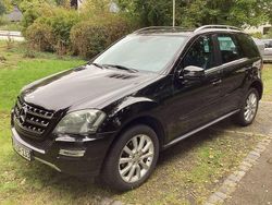 Schwarz Gebraucht 2011 Mercedes ML300 Edition SUV | 15.550 € (Etwas zu teuer)