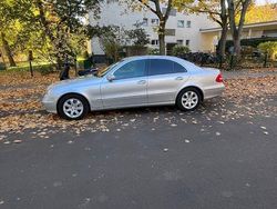 Silber Gebraucht 2003 Mercedes E220 Classic Limousine | 5.000 € (Fairer Preis)