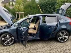 Blau Gebraucht 2016 Volvo V40 Inscription Kombi | 17.900 € (Fairer Preis)