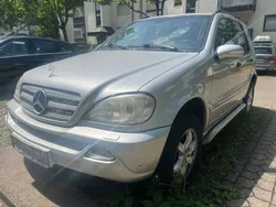 Silber Gebraucht 2003 Mercedes ML270 Edition SUV | 7.999 €