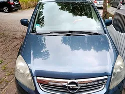 Blau Gebraucht 2010 Opel Zafira Edition Van / Kleinbus | 3.000 € (Fairer Preis)