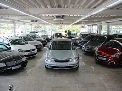 Grau Gebraucht 2002 Renault Laguna II Limousine | 2.980 € (Etwas zu teuer)