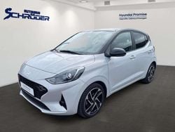 Lumen grey/ phantom black / mi Gebraucht 2024 Hyundai i10 Prime Kleinwagen | 21.990 €
