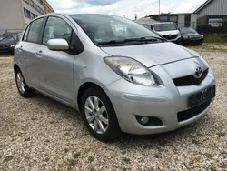 Silber Gebraucht 2011 Toyota Yaris Edition Limousine | 3.999 € (Etwas zu teuer)
