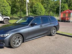 Grau Gebraucht 2020 BMW 320e Sport Line Kombi | 21.100 € (Superpreis)