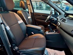 Schwarz Gebraucht 2012 Renault Scénic III Bose Edition Van / Kleinbus | 5.990 € (Etwas zu teuer)