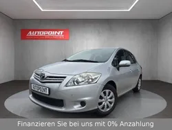 Silber Gebraucht 2013 Toyota Auris Limousine | 8.999 € (Guter Preis)