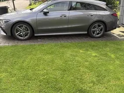 Grau Gebraucht 2024 Mercedes CLA200 Shooting Brake Kombi | 39.950 €