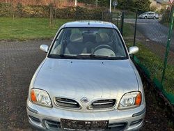 Silber Gebraucht 2002 Nissan Micra Limousine | 2.500 € (Teuer)