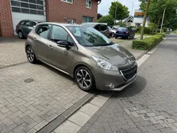Grau Gebraucht 2012 Peugeot 208 Kleinwagen | 4.100 € (Fairer Preis)