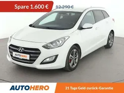 Weiß Gebraucht 2016 Hyundai i30 Trend Limousine | 10.480 € (Fairer Preis)