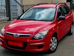 Rot Gebraucht 2010 Hyundai i30 Kombi | 3.150 €