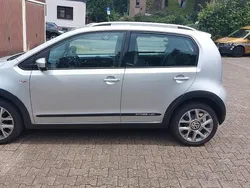 Grau Gebraucht 2016 VW cross up! Kleinwagen | 9.300 € (Guter Preis)
