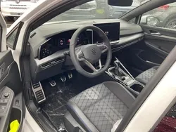 Weiss Neu 2025 VW Golf VIII R-line Kombi | 37.649 € (Etwas zu teuer)