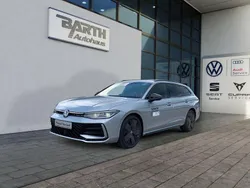 Oyster silver (silber) Gebraucht 2024 VW Passat R-line Kombi | 39.990 €