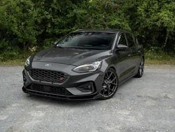 Grau Gebraucht 2020 Ford Focus ST Limousine | 21.999 € (Fairer Preis)